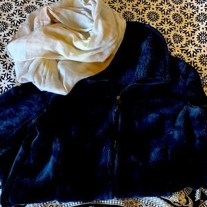 Can you feel how soft this is?? Deep blue 32o jkt